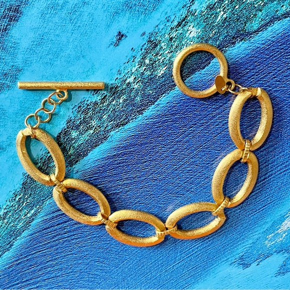 RIVKA FRIEDMAN 18K GOLD CLAD BOLD SATIN OVAL LINK STATION TOGGLE BAR BRACELET - Picture 3 of 10